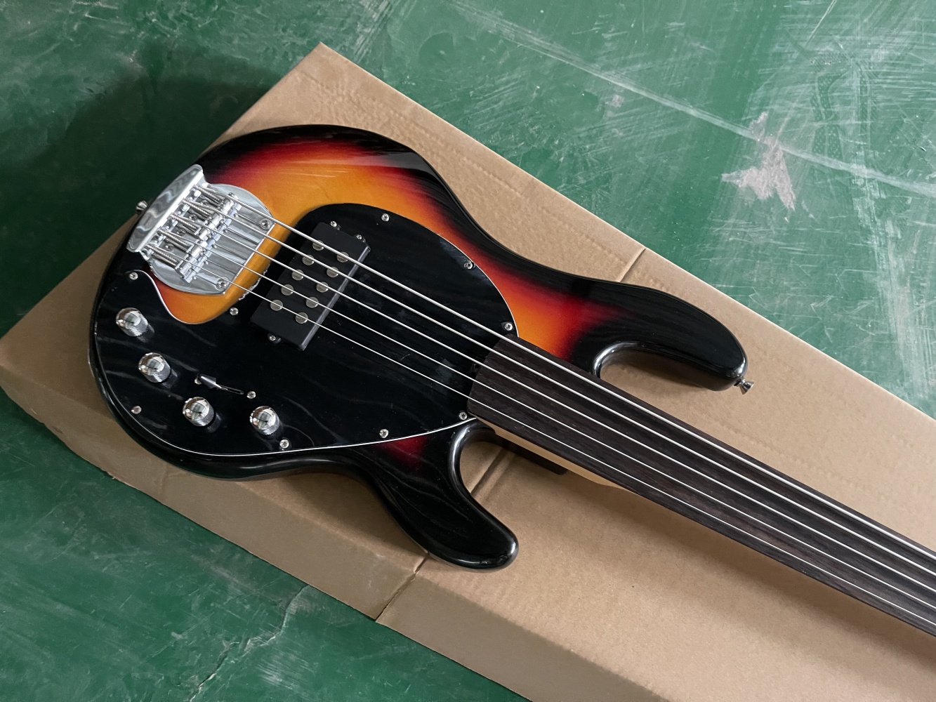 5 strings sunset bass guitar,  - đánh giá và giá Bass Guitar Fretless