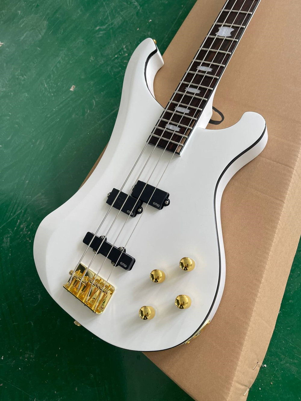 White 4 Strings Electric Bass  - đánh giá và giá Bass Guitar Fretless