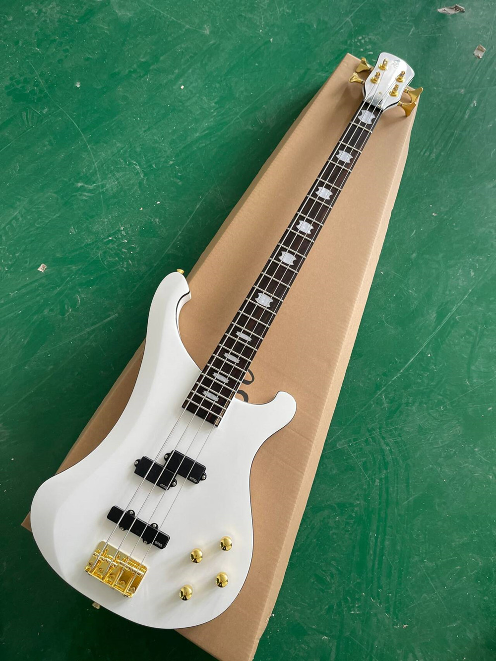 White 4 Strings Electric Bass  - đánh giá và giá Bass Guitar Fretless