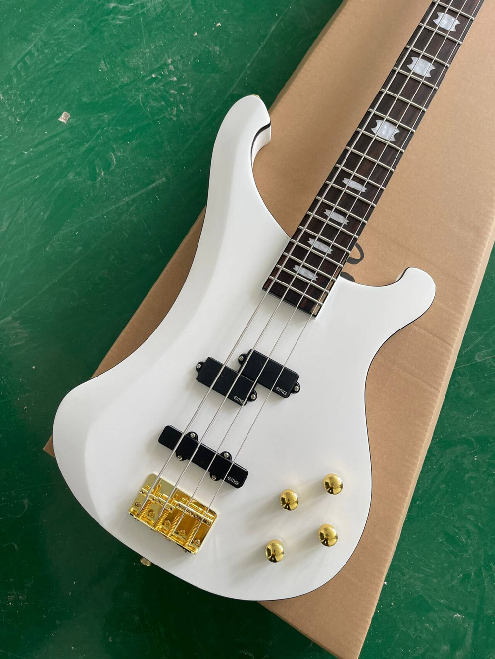 White 4 Strings Electric Bass  - đánh giá và giá Bass Guitar Fretless