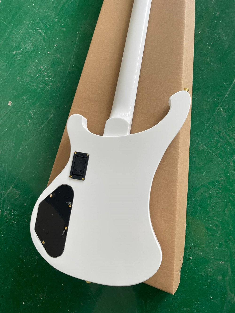 White 4 Strings Electric Bass  - đánh giá và giá Bass Guitar Fretless
